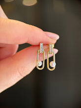 Paper Drop Pearl Stud