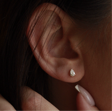 Pear Solitaire Stud