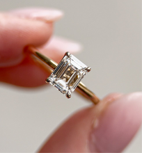 Signature Solitaire | Emerald