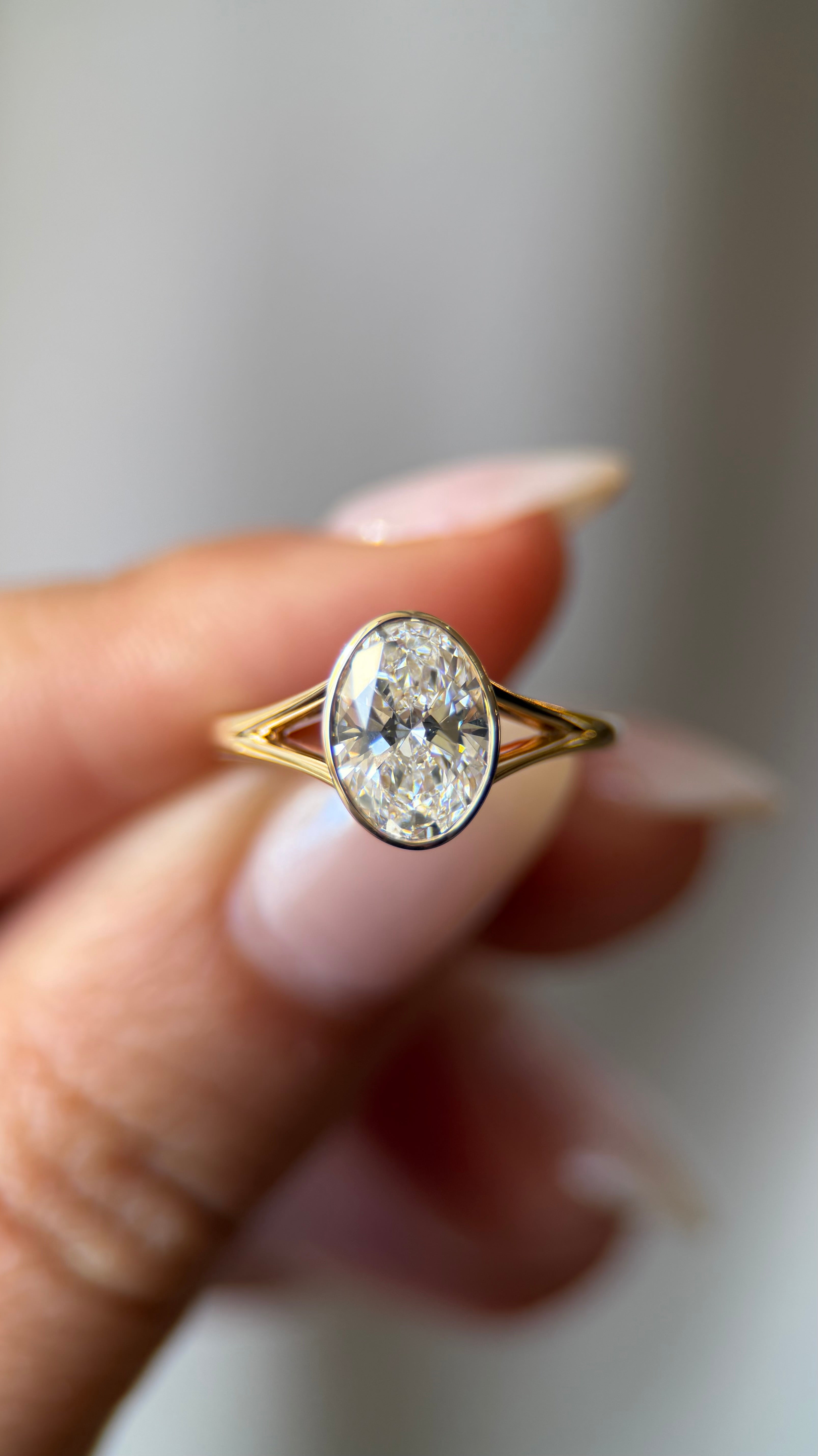 Oval Solitaire | Split Shank