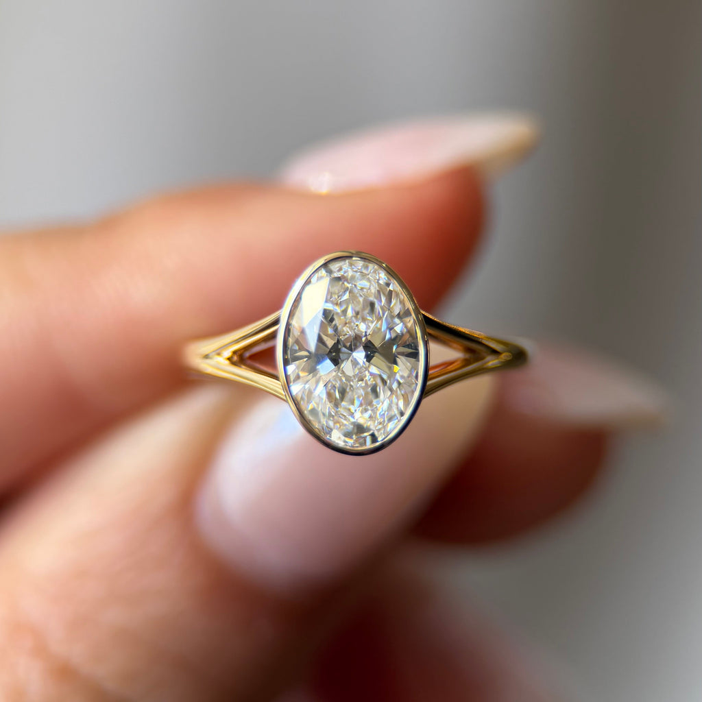 Oval Solitaire | Split Shank