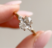 Signature Trilogy | Oval