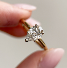 Signature Solitaire | Pear