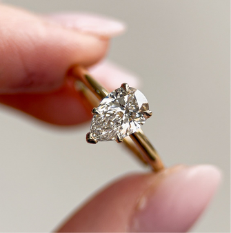 Signature Solitaire | Pear