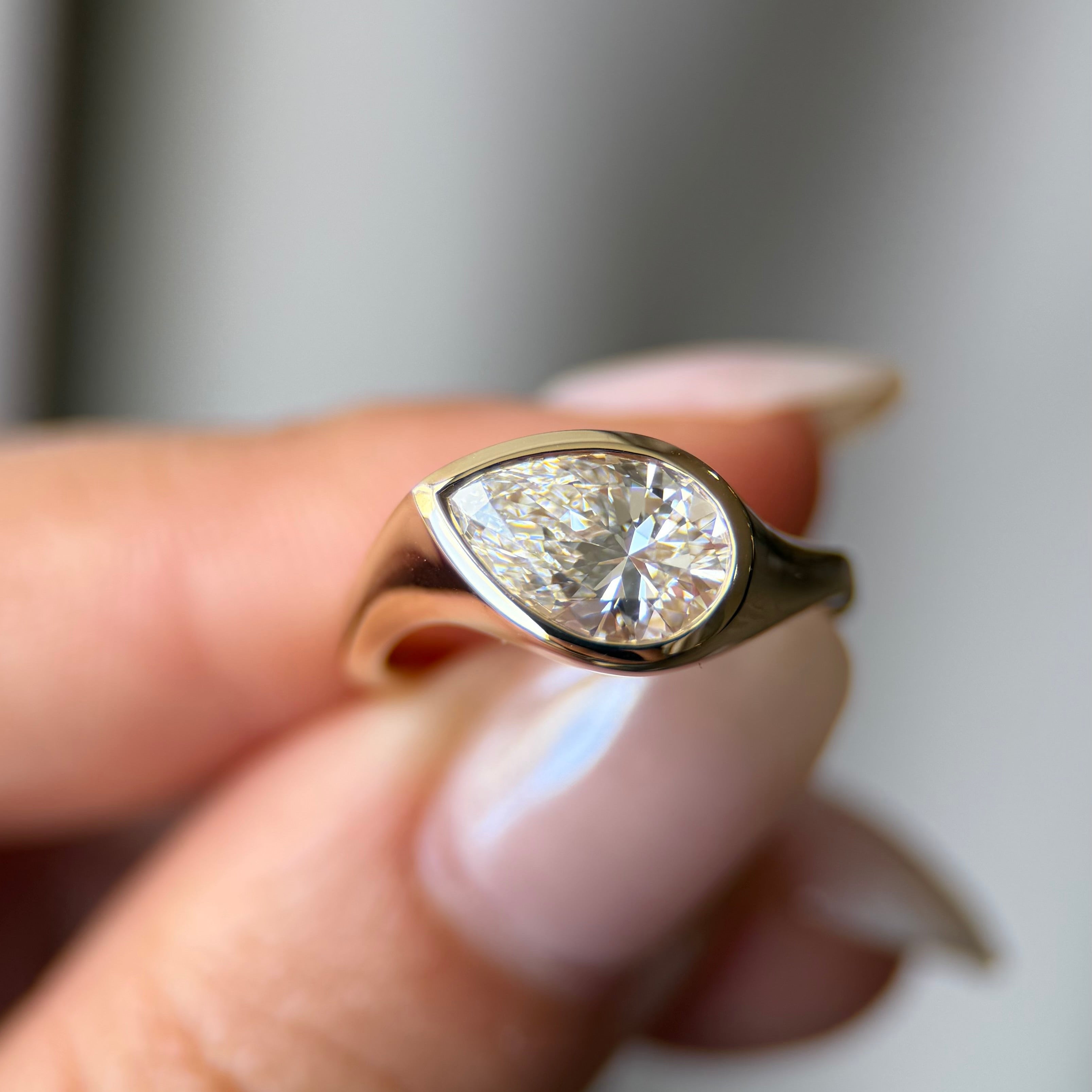 Form Solitaire | Pear