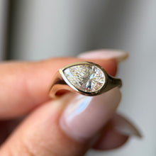 Form Solitaire | Pear