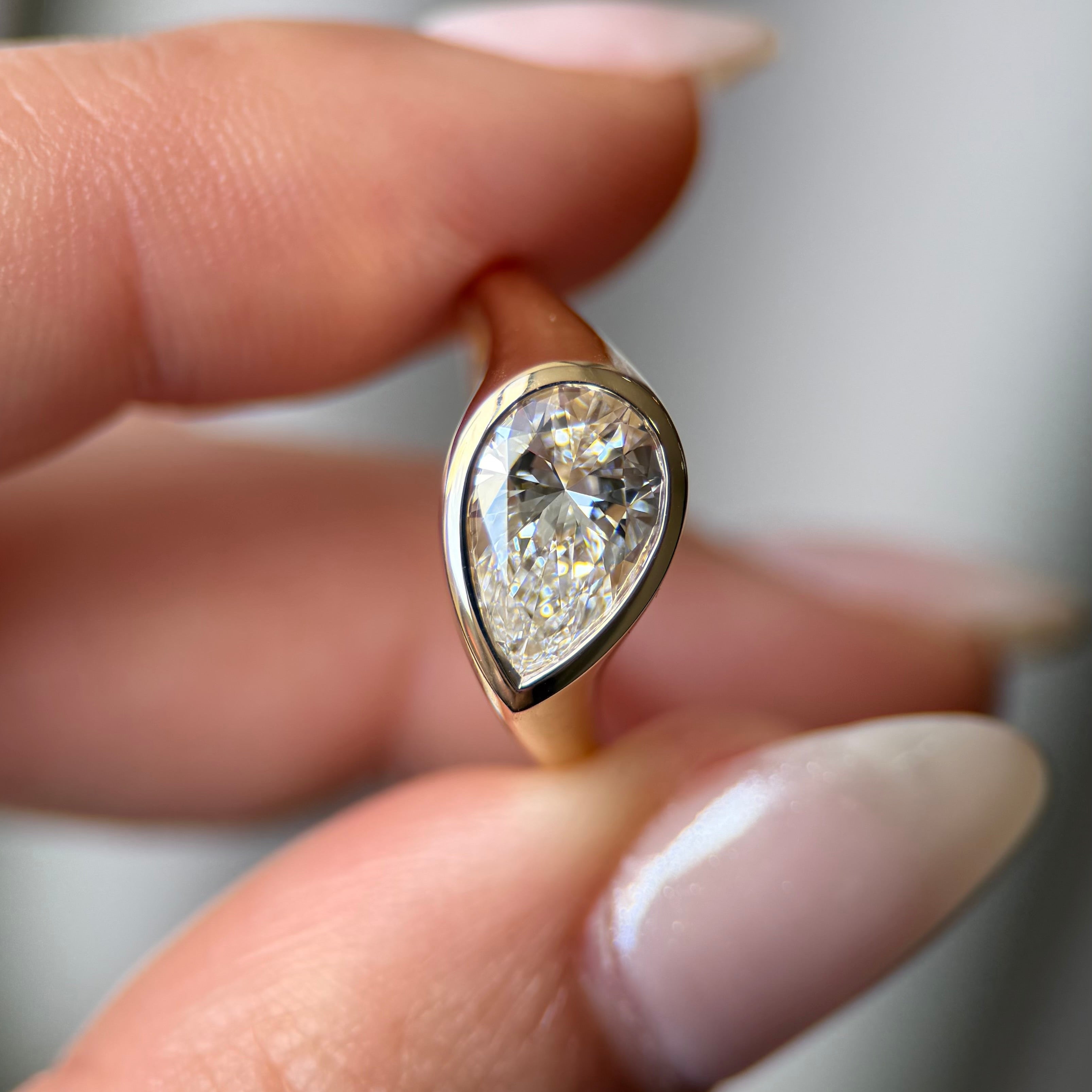 Form Solitaire | Pear