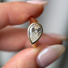 Form Solitaire | Pear