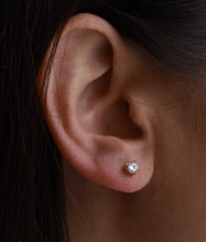 Round Solitaire Stud